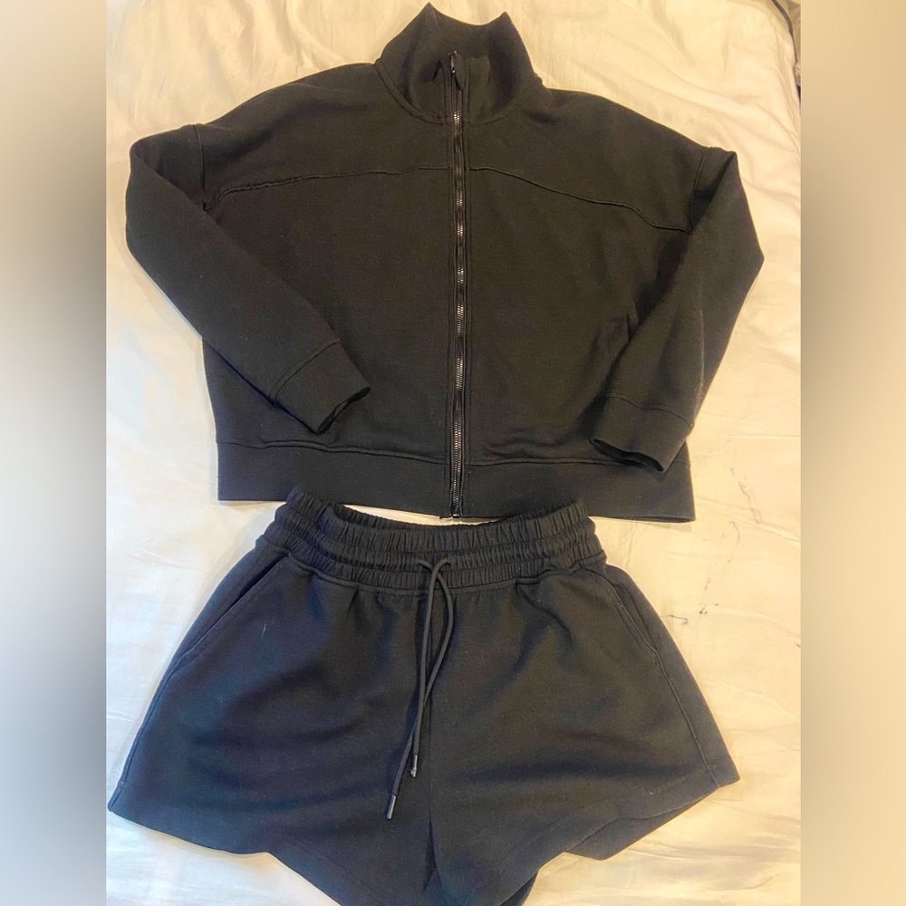 2 piece set yogalicious jacket and short Small